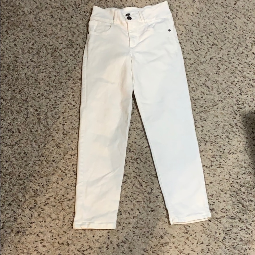Alice + Olivia size 24 white crop jeans